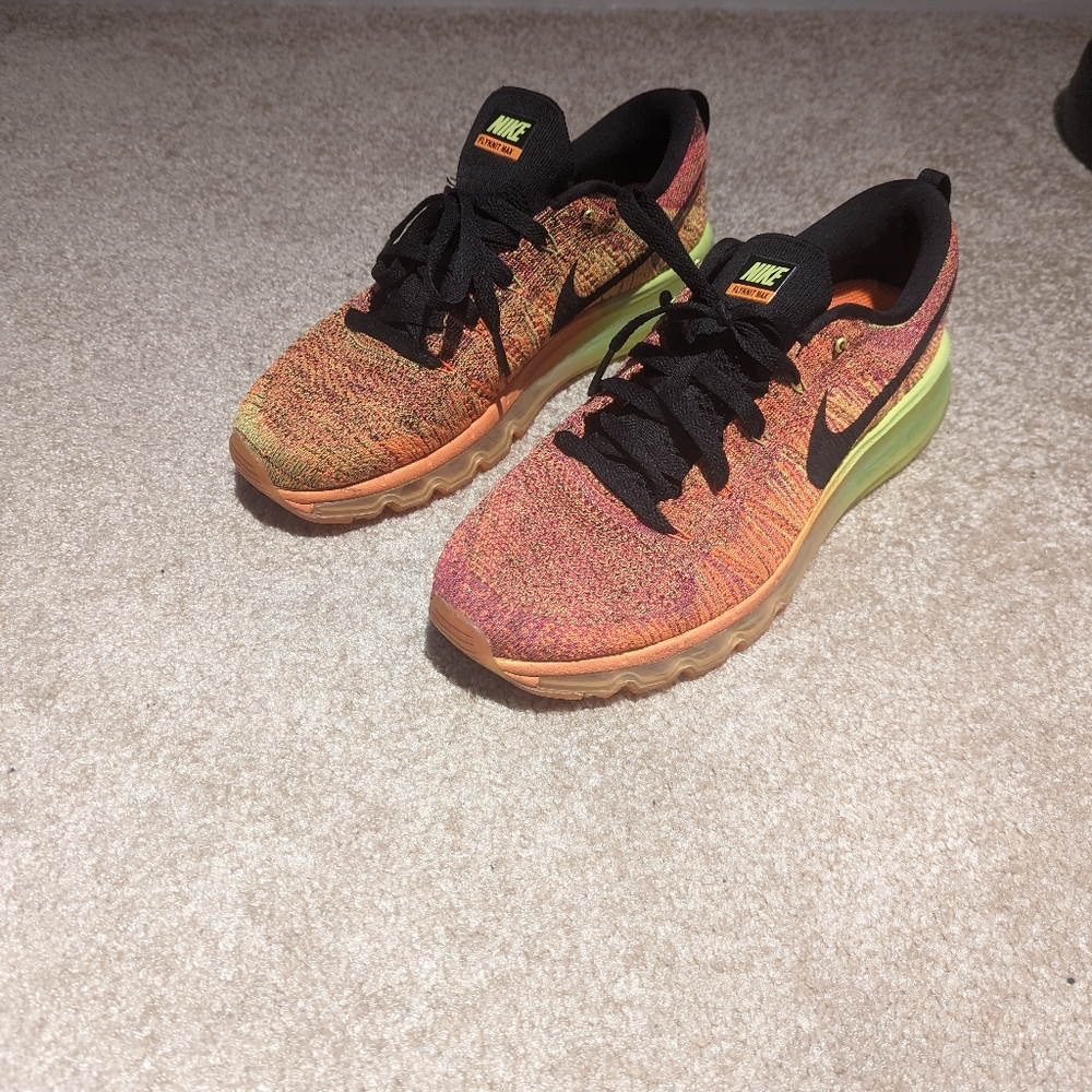 Nike Flyknit Max Sneakers